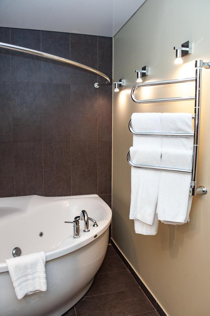 Port Hotel Ādaži Екстериор снимка
