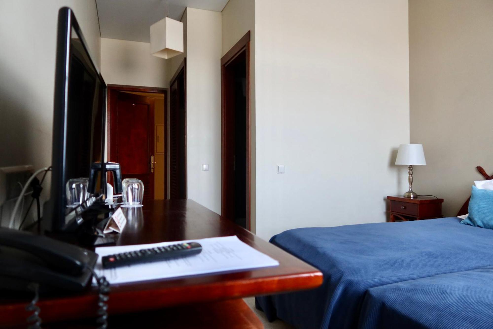 Port Hotel Ādaži Екстериор снимка