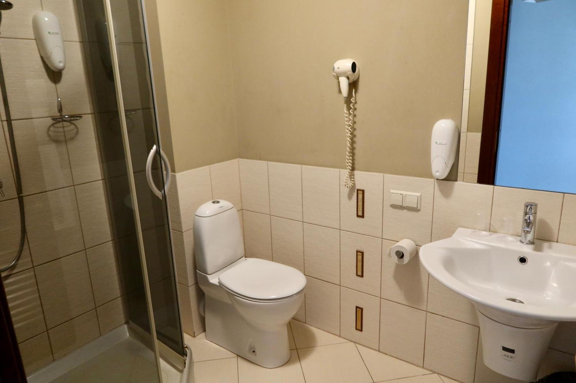 Port Hotel Ādaži Екстериор снимка