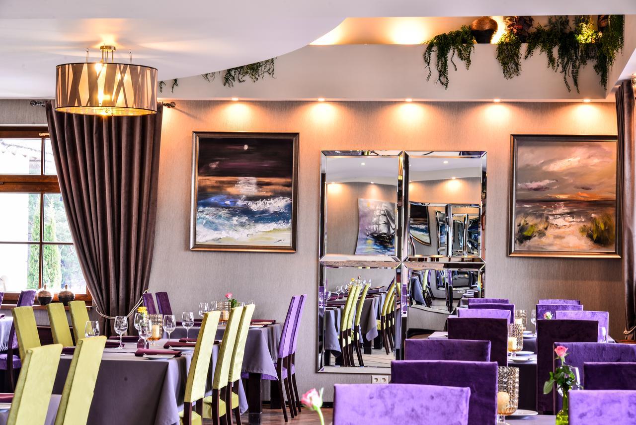 Port Hotel Ādaži Екстериор снимка