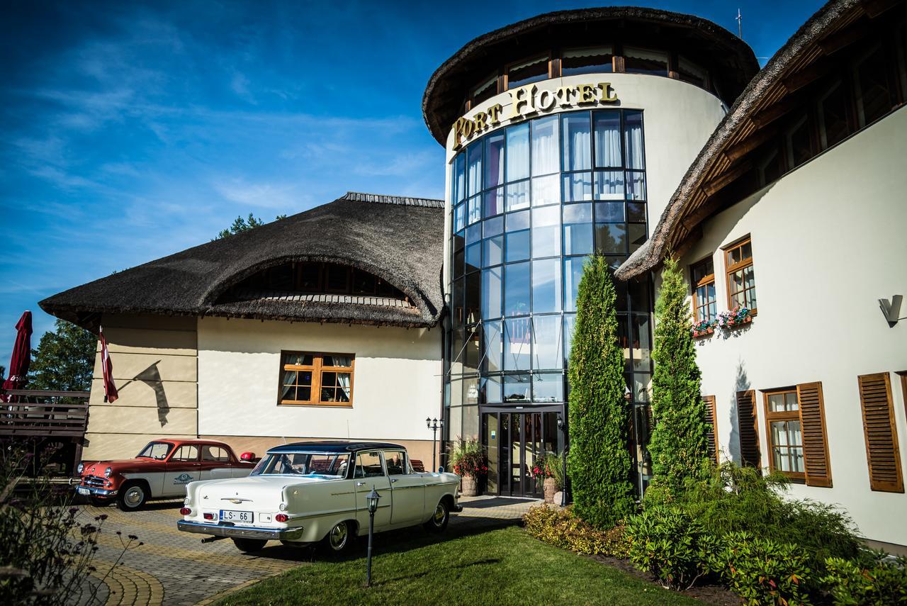 Port Hotel Ādaži Екстериор снимка