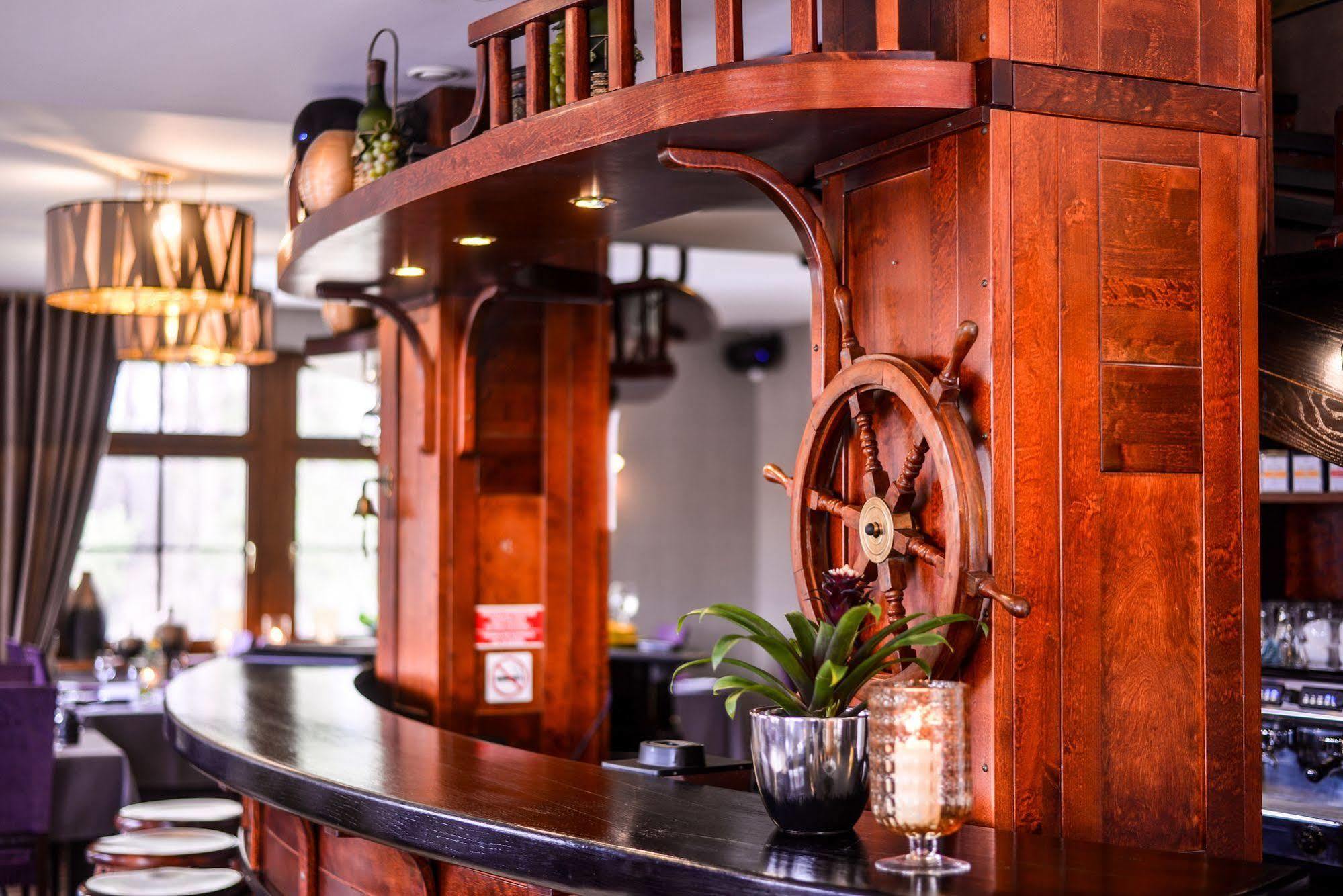 Port Hotel Ādaži Екстериор снимка