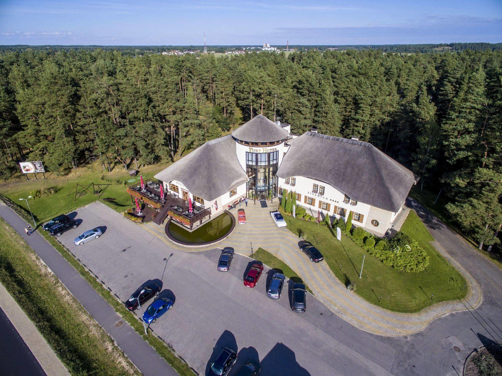 Port Hotel Ādaži Екстериор снимка
